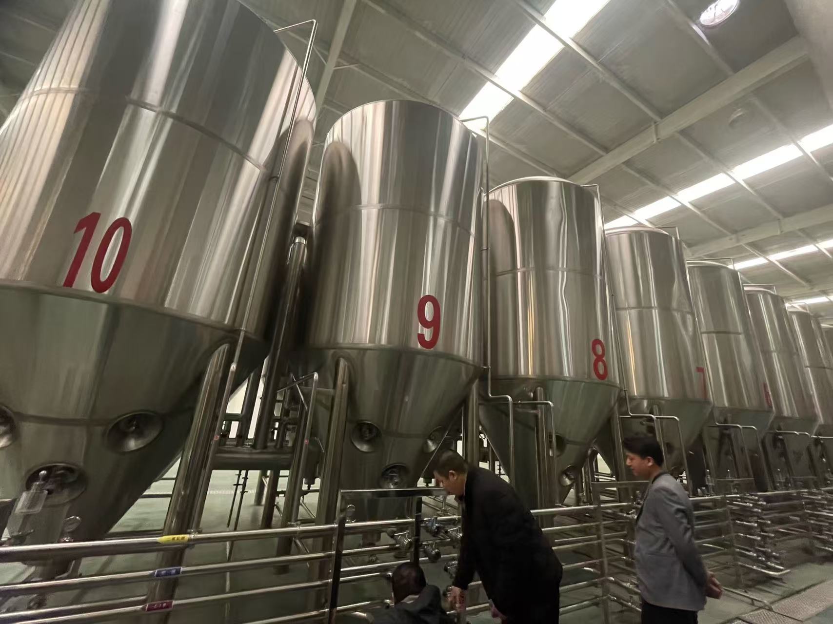 江岸精酿啤酒设备厂—平面布置、设备设计、制造、调试、培训等一条龙服务