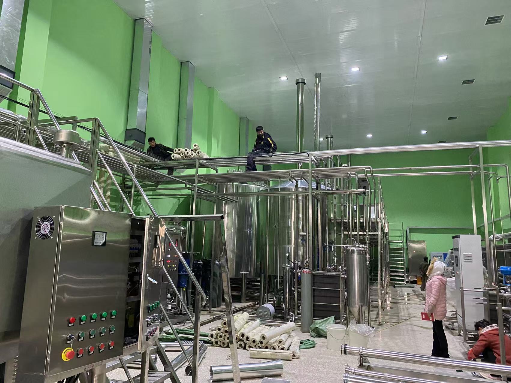 江岸精酿啤酒设备厂—精酿啤酒设备制造:传承工艺与创新科技的交融